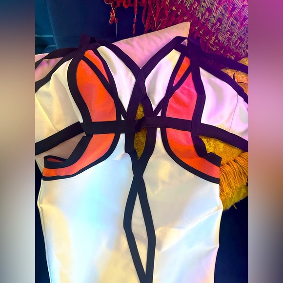 FASHION NOVA cut out bandage dress sz L - NWT - Picture 9 of 10